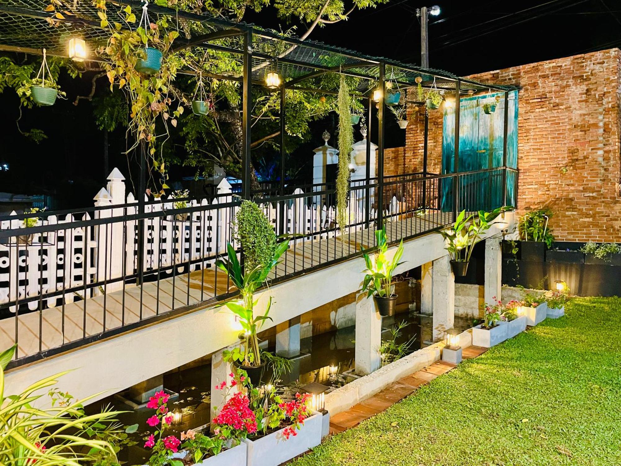 Ayur Ayur White Sail Villa Dalupotha Exterior foto