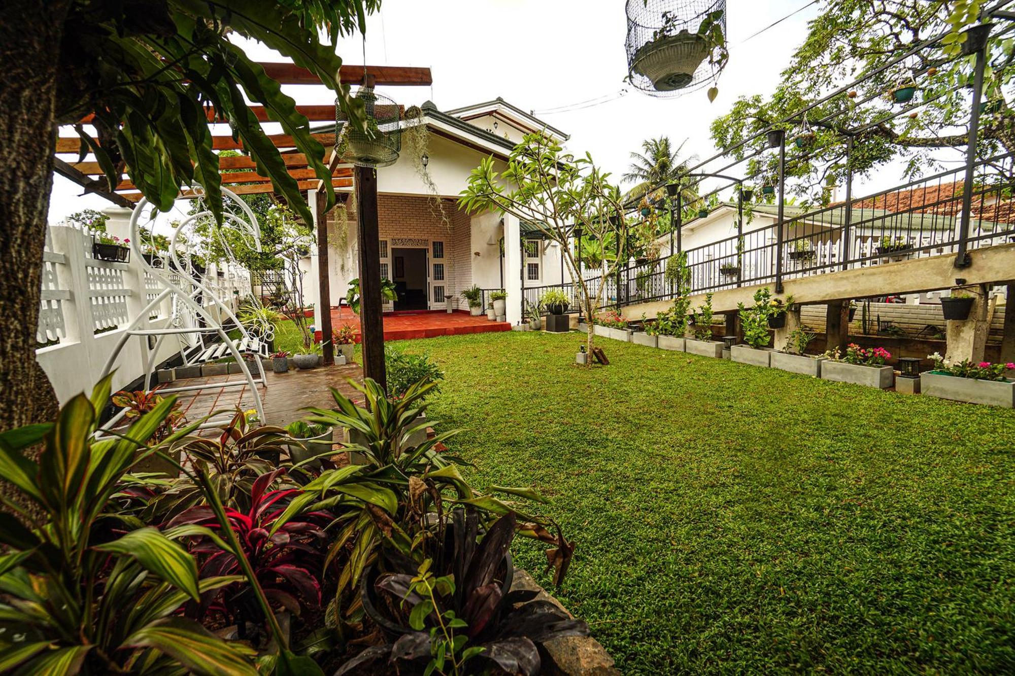 Ayur Ayur White Sail Villa Dalupotha Exterior foto